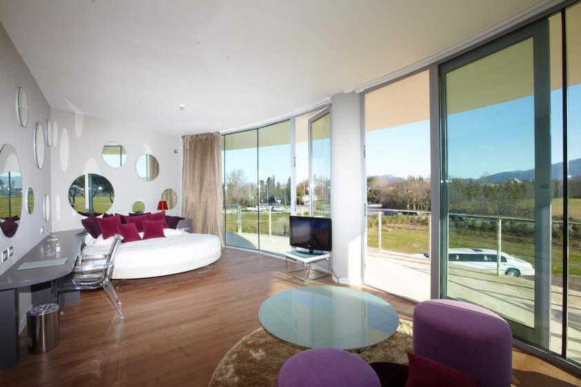 Pisa Tower Plaza Ξενοδοχείο Δωμάτιο φωτογραφία The interior of a typical apartment