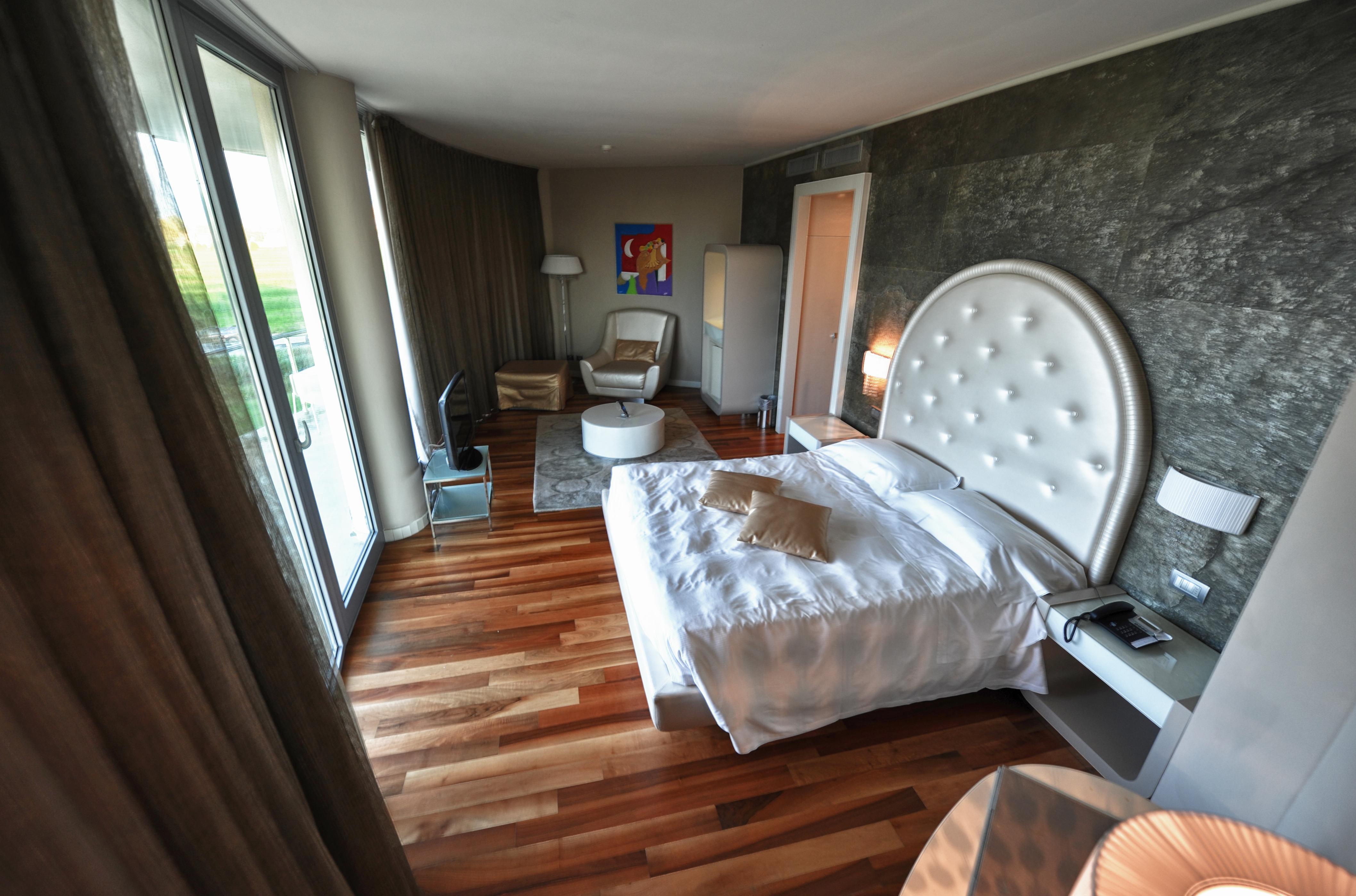 Pisa Tower Plaza Ξενοδοχείο Εξωτερικό φωτογραφία A room at the hotel