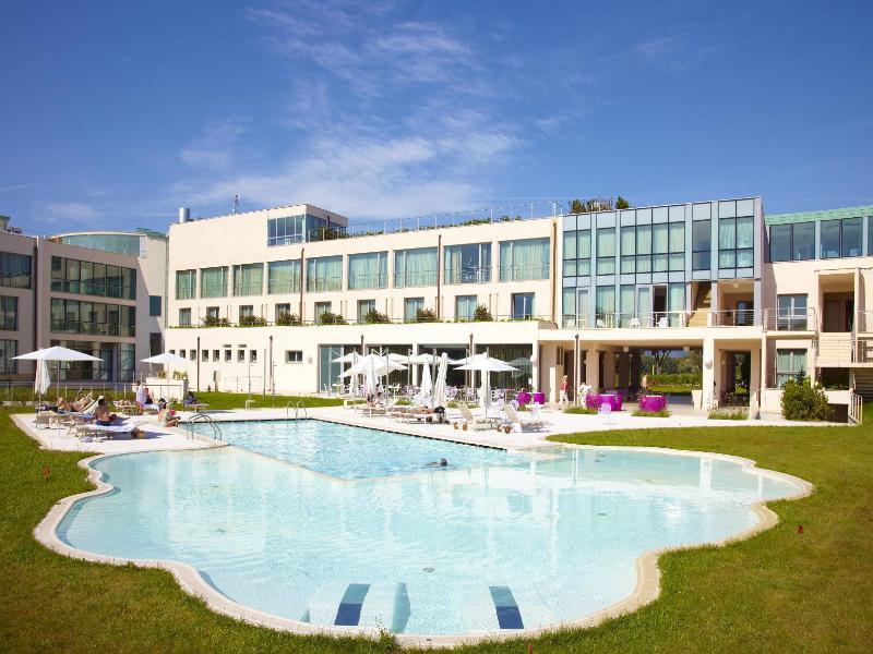 Pisa Tower Plaza Ξενοδοχείο Εξωτερικό φωτογραφία The hotel's swimming pool