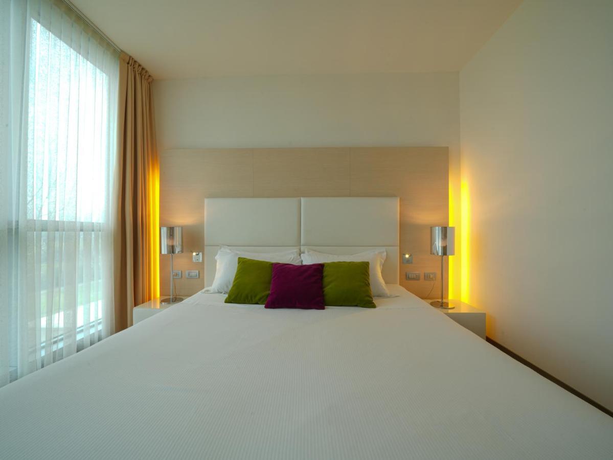 Pisa Tower Plaza Ξενοδοχείο Εξωτερικό φωτογραφία A room at the hotel