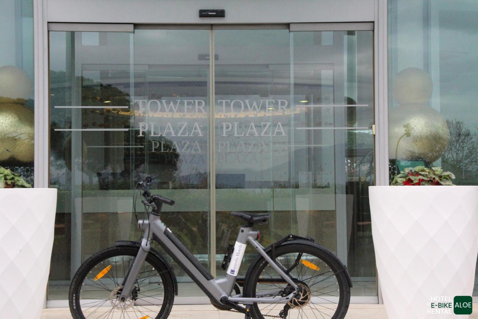 Pisa Tower Plaza Ξενοδοχείο Εξωτερικό φωτογραφία A bicycle at the entrance of a shopping mall
