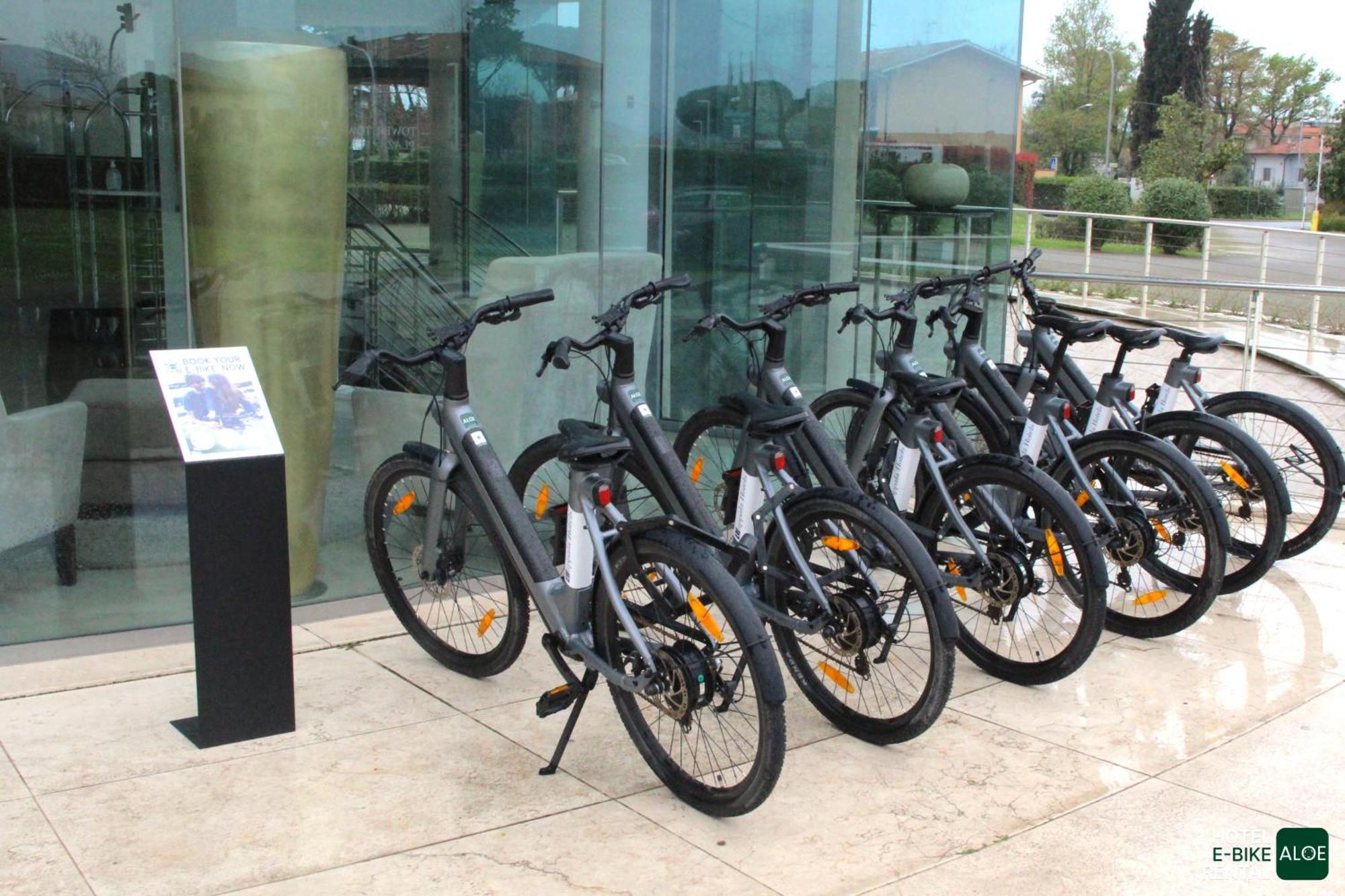 Pisa Tower Plaza Ξενοδοχείο Εξωτερικό φωτογραφία Electric bicycles at the airport
