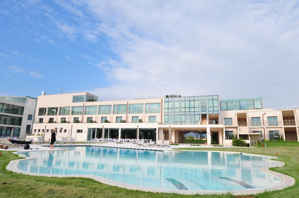 Pisa Tower Plaza Ξενοδοχείο Εξωτερικό φωτογραφία The pool at the hotel